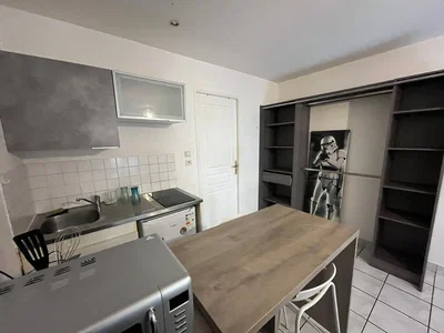 Kitchen; kitchen appliances, tile floor
