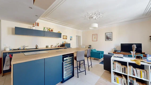 Kitchen; kitchen appliances, natural light, modern style