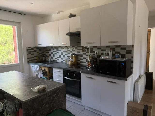 Kitchen; kitchen appliances, tile floor, natural light