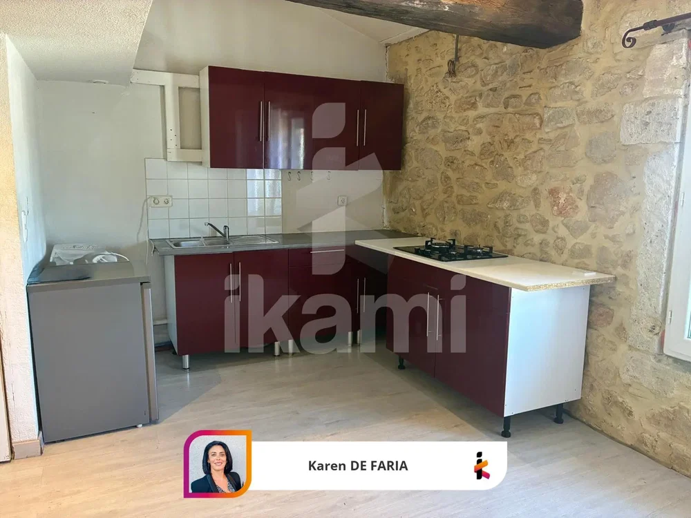 Kuhinja; kuhinjski aparati, pločice, potrebna renovacija