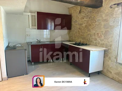 Kuhinja; kuhinjski aparati, pločice, potrebna renovacija