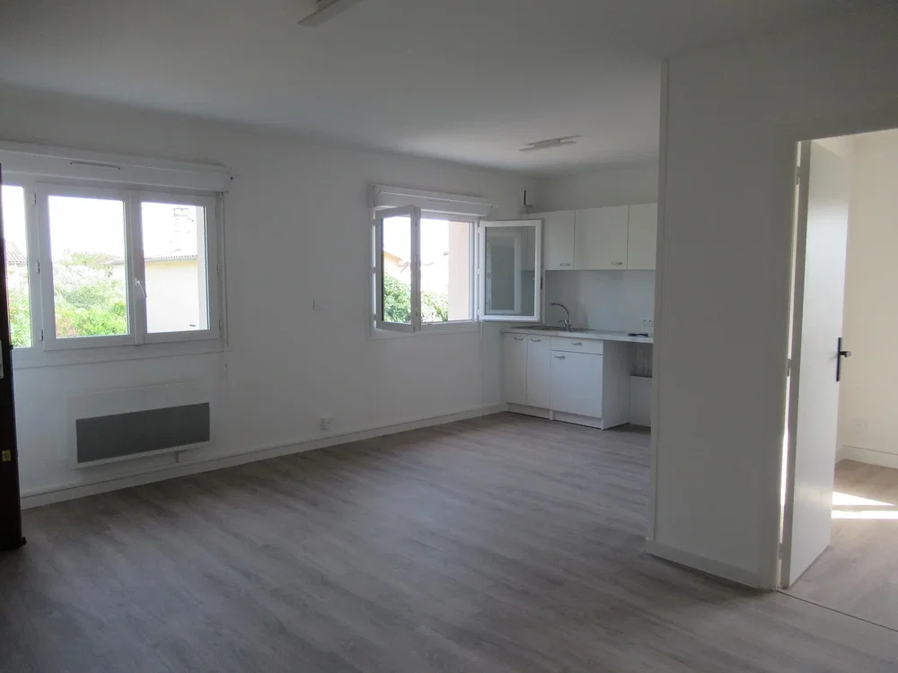Salon; parquet, lumière naturelle