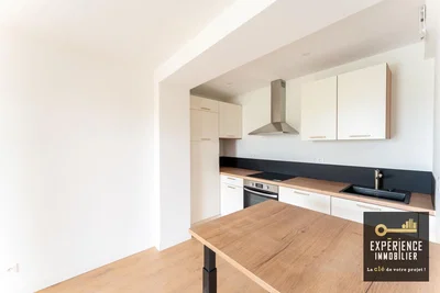 Cucina; elettrodomestici, luce naturale, stile moderno