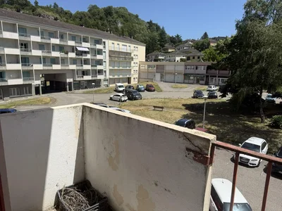 Balcon; vue, nécessite rénovation