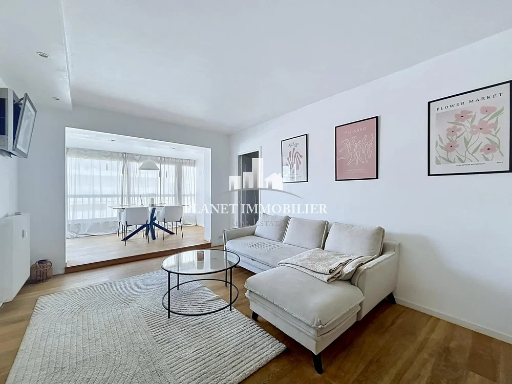 Salon; lumière naturelle, parquet