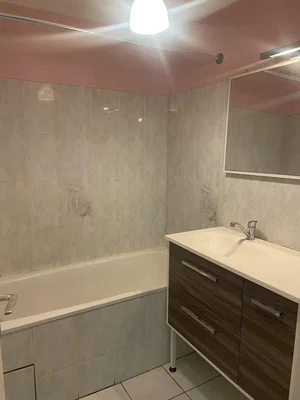 Salle de bain; carrelage, lumière naturelle