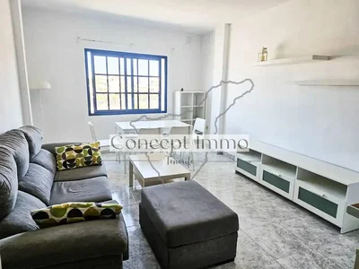 Wohnzimmer; tageslicht, fliesenboden, moderner stil