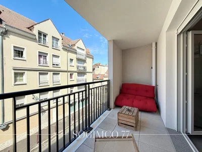 Balcon; vue, carrelage, lumière naturelle
