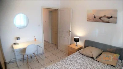 Chambre; carrelage, lumière naturelle