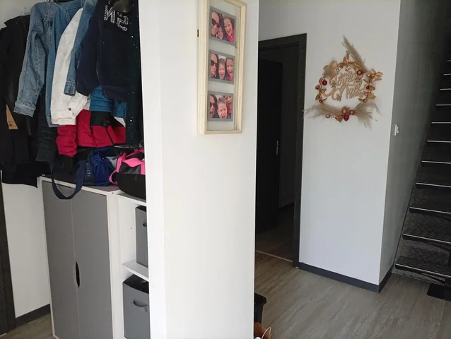 Vestiaire; parquet, lumière naturelle