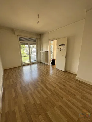 Salon; parquet, lumière naturelle