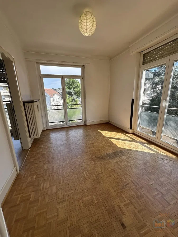 Salon; parquet, vue, lumière naturelle