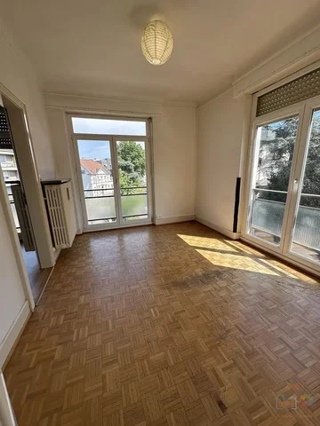 Salon; parquet, vue, lumière naturelle