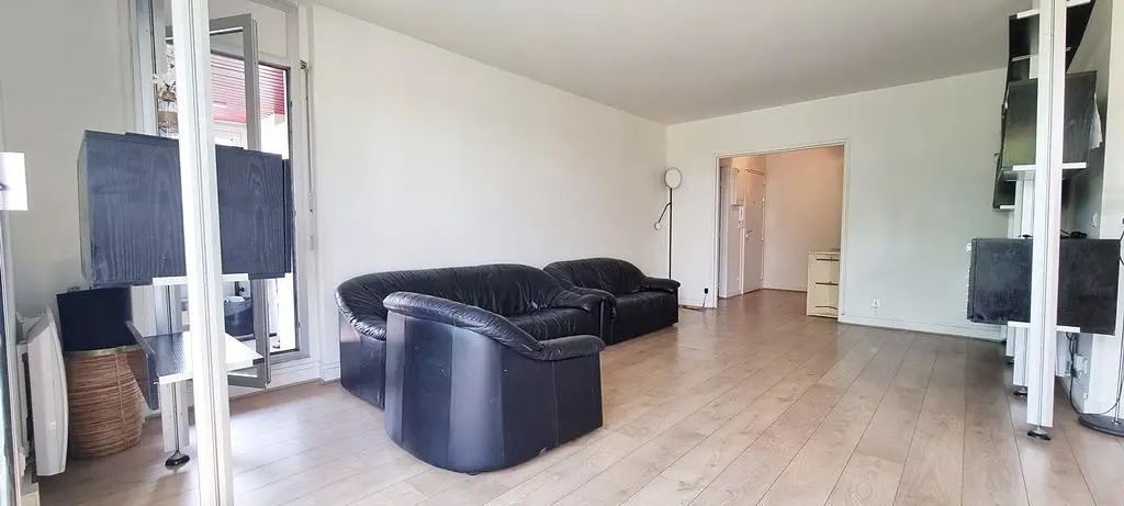 Salon; parquet, lumière naturelle