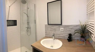 Badezimmer; fliesenboden, renoviert, tageslicht