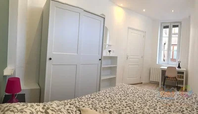 Schlafzimmer; tageslicht, holzboden