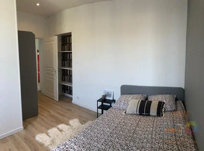 Schlafzimmer; holzboden, tageslicht