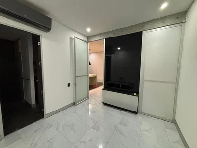 Dormitorio; suelo de baldosas