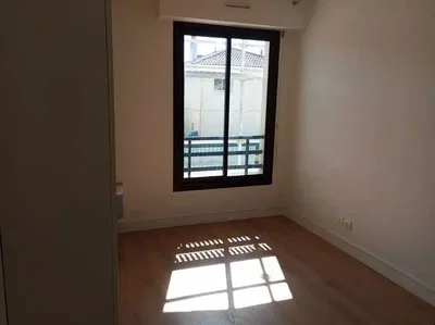 Chambre; parquet, lumière naturelle