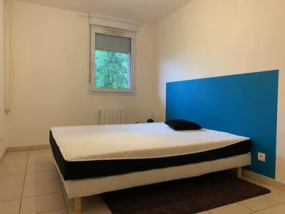 Chambre; carrelage, lumière naturelle, vue