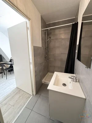 Salle de bain; carrelage, lumière naturelle
