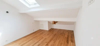 Chambre d'enfant; parquet, lumière naturelle