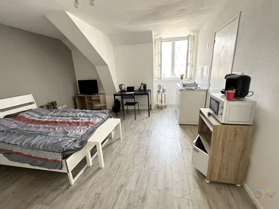 Chambre; lumière naturelle, parquet