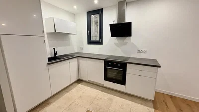 مطبخ; أجهزة المطبخ, أرضية من البلاط, أرضية خشبية, مجدد, ضوء طبيعي