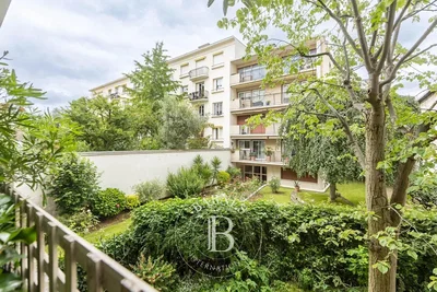 Maison et environs; lumière naturelle, vue