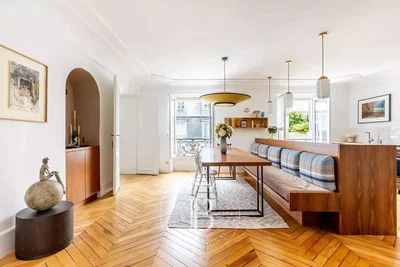 Salon; parquet, lumière naturelle, style moderne