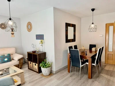 Salon; lumière naturelle, style moderne, parquet