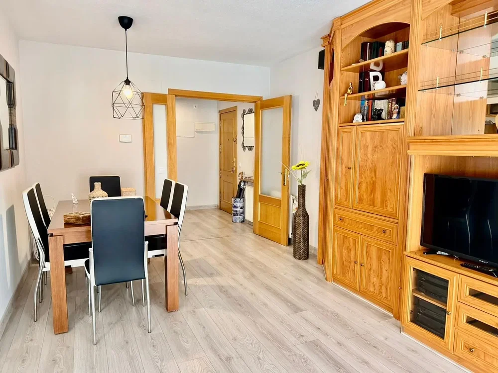 Salon; parquet, lumière naturelle