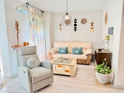 Salon; lumière naturelle, style rustique, parquet