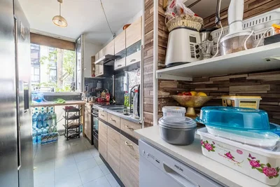 Cuisine; électroménager, lumière naturelle, parquet