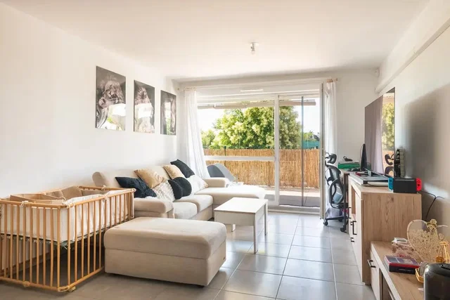 Salon; lumière naturelle, parquet