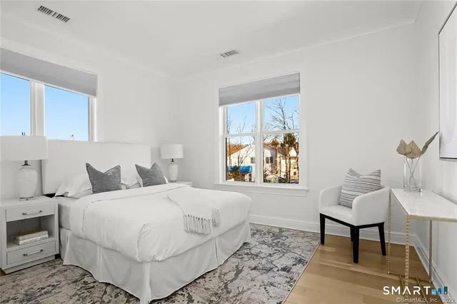 Schlafzimmer; tageslicht, holzboden, moderner stil