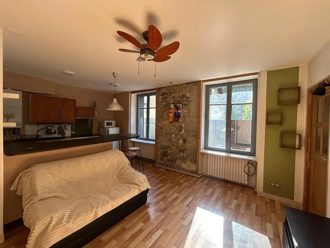 Schlafzimmer; tageslicht, holzboden
