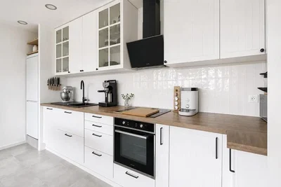 Cuisine; électroménager, carrelage, rénové, lumière naturelle