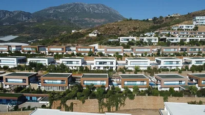 Maison et environs; vue, lumière naturelle