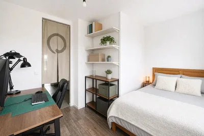 Chambre; parquet, lumière naturelle