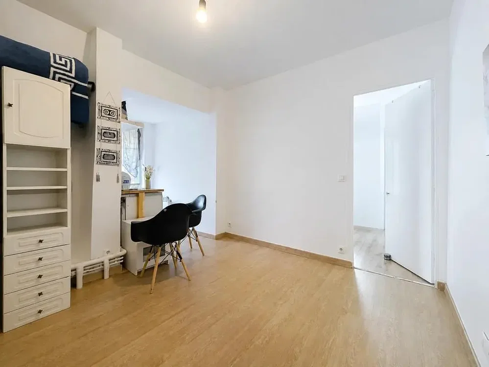Chambre; parquet, lumière naturelle