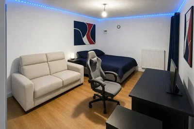 Chambre; parquet, lumière naturelle
