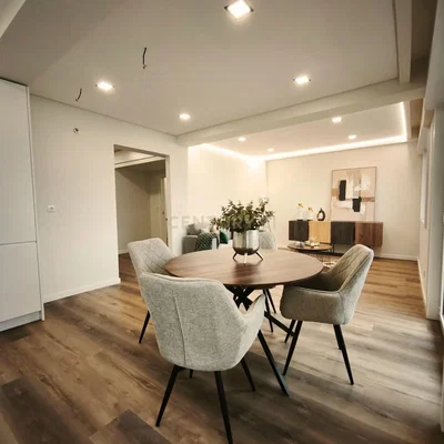 Wohnzimmer; holzboden, tageslicht, moderner stil