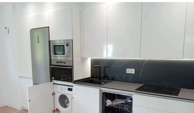 Kitchen; kitchen appliances, tile floor