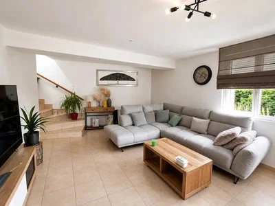 Salon; lumière naturelle, carrelage