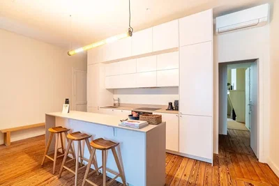 Küche; holzboden, tageslicht, moderner stil, küchengeräte