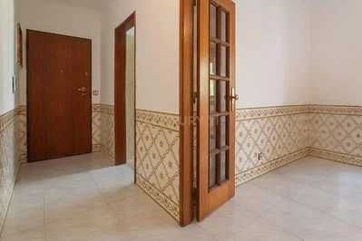Άλλο; πλακάκια