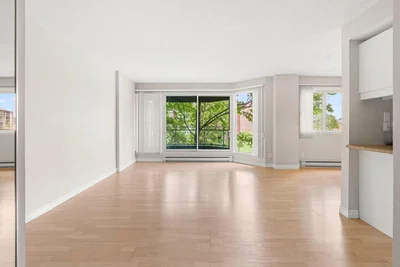 Wohnzimmer; holzboden, tageslicht, blick