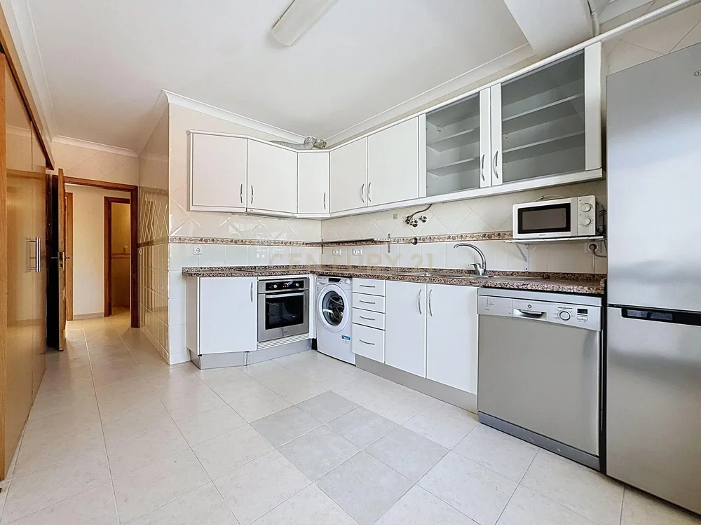 Kitchen; kitchen appliances, tile floor