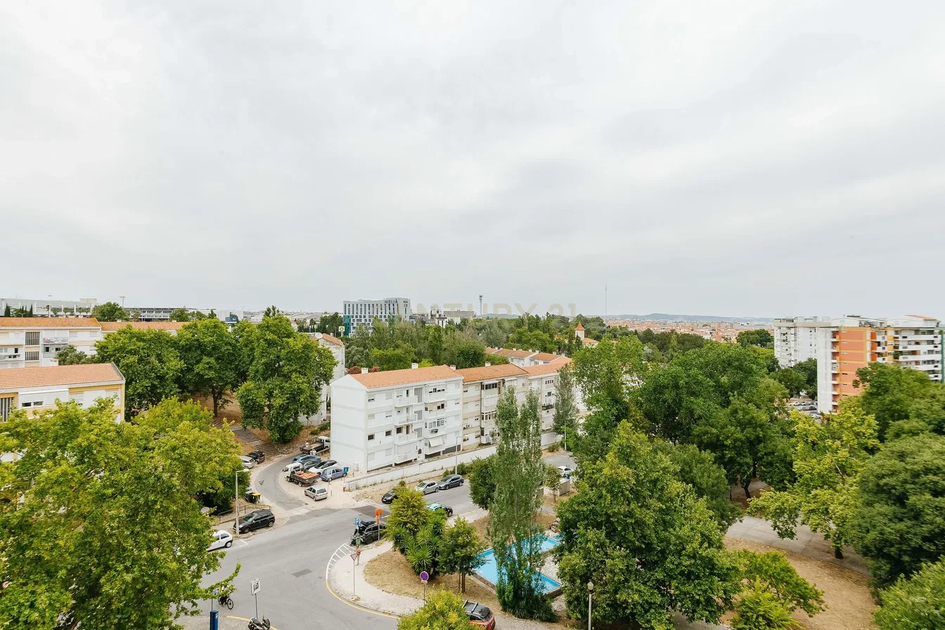 Dům a okolí; výhled